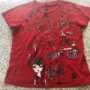 Keren Richter “Sugarland” graphic tee.